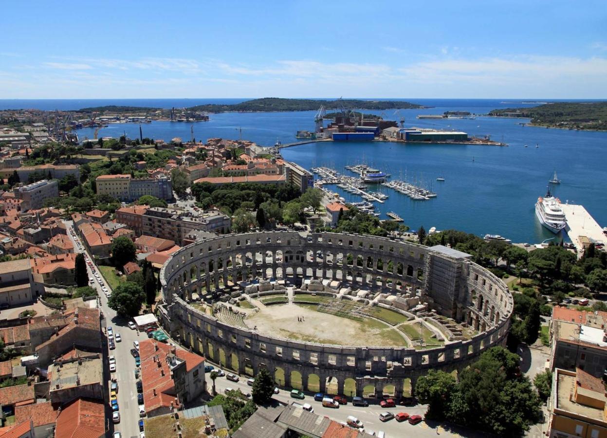 Apartments With A Parking Space Pula - 16053 Extérieur photo