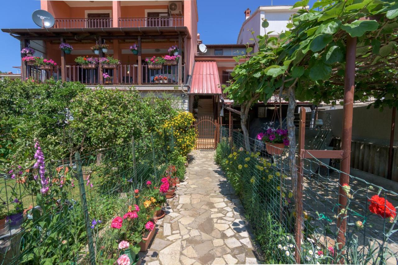 Apartments With A Parking Space Pula - 16053 Extérieur photo