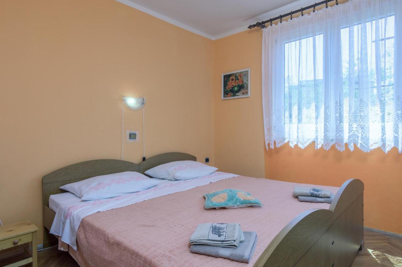Apartments With A Parking Space Pula - 16053 Extérieur photo